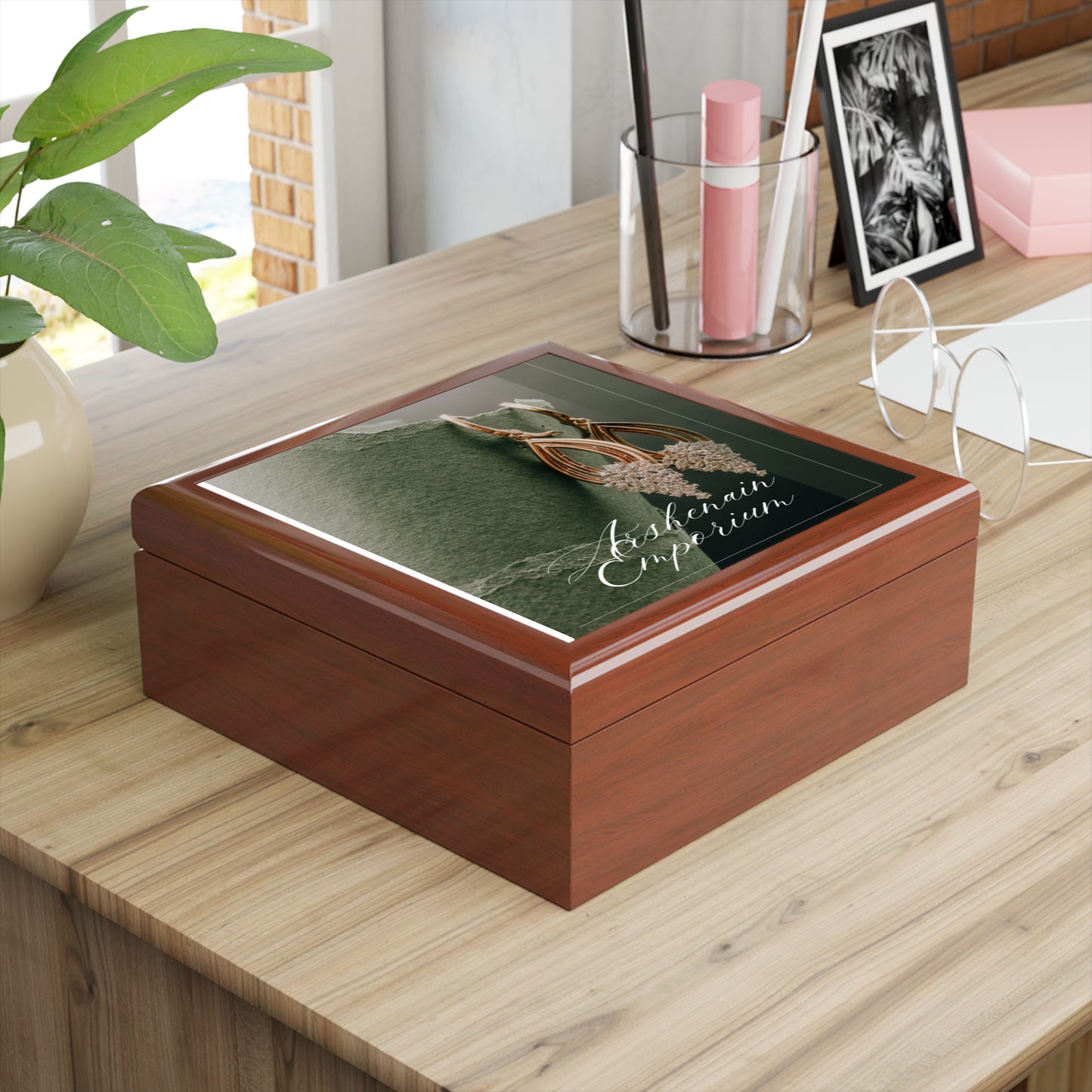 Elegant Jewelry Box for Keepsakes, Personalized Gift, Decorative Storage, Ideal for Birthdays, Anniversaries, Special Occasions