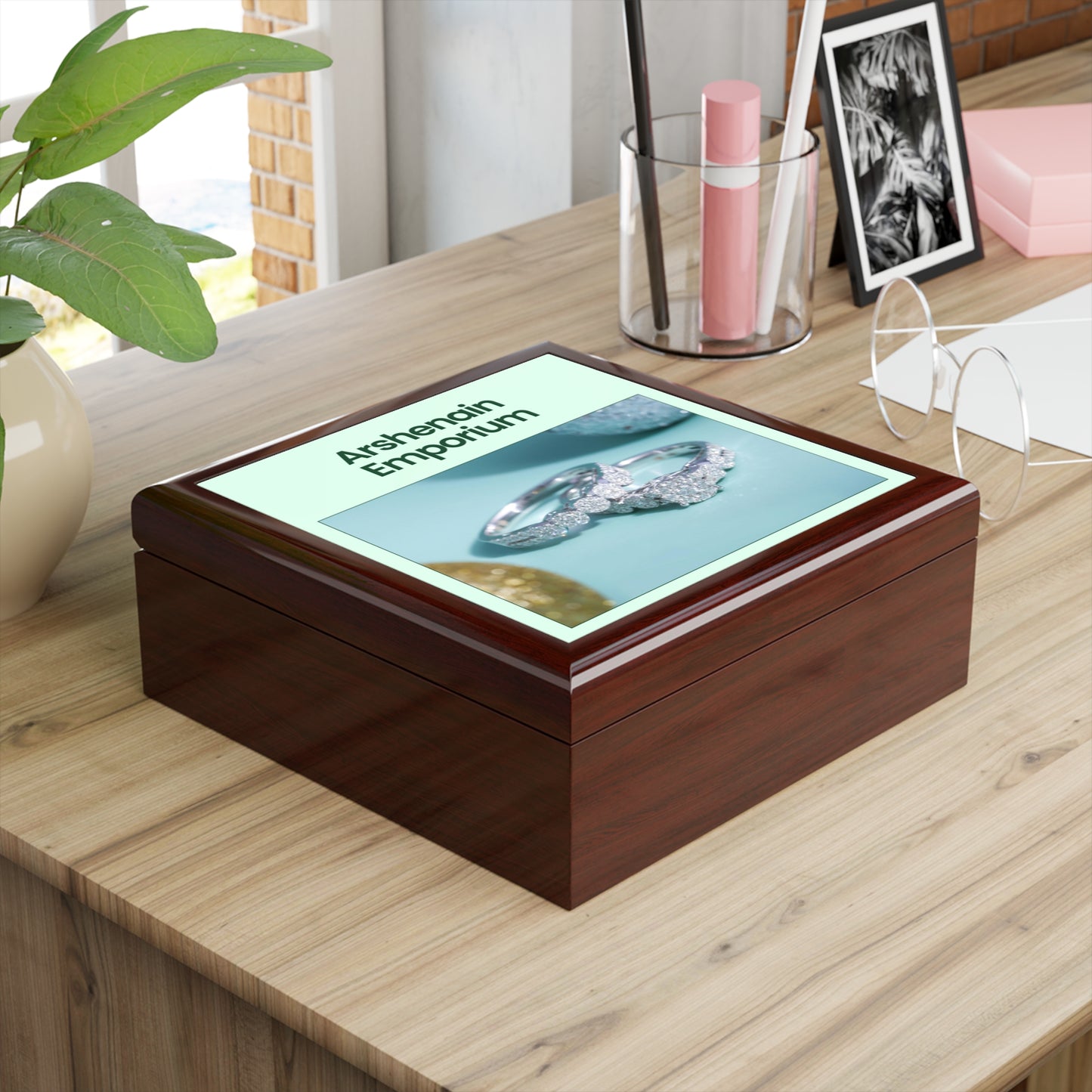 Elegant Jewelry Box for Rings and Accessories, Perfect Gift for Birthdays, Anniversaries, Weddings, Organize Your Jewelry, Decorative [...]
